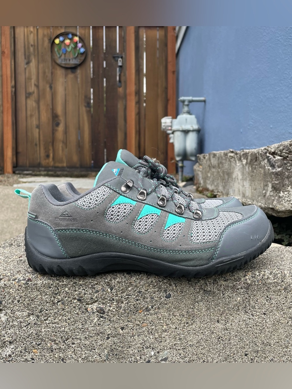 Snowdonia walking/hiking shoes size US women’s 10